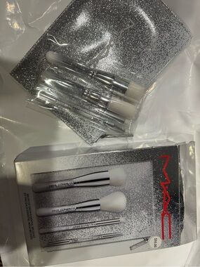 Mac Brush of snow essential brush kit